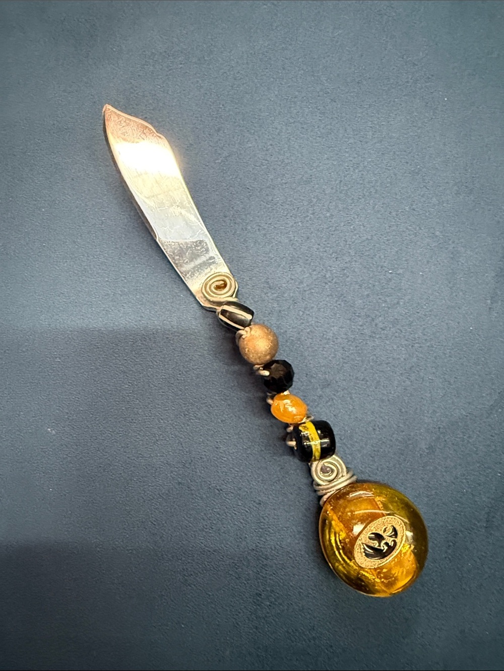 Beaded Butter Knife Featuring University of Iowa Hawkeyes Logo.